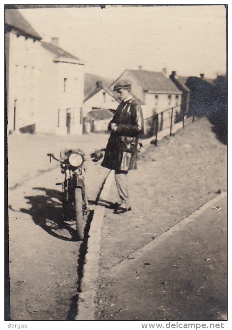 Photo Moto Motocyclette à Dalhem Famille Général Albert Thys - Cars