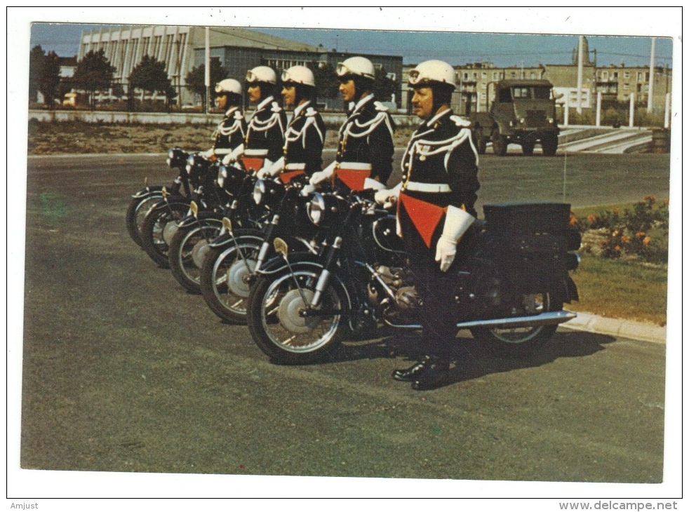 Gendarmerie // Motocyclistes De La Gendarmerie Nationale - Police - Gendarmerie