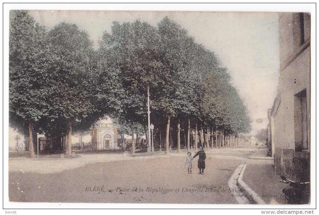 BLERE. - Place De La République Et Chapelle Jehan De Saigne - Bléré