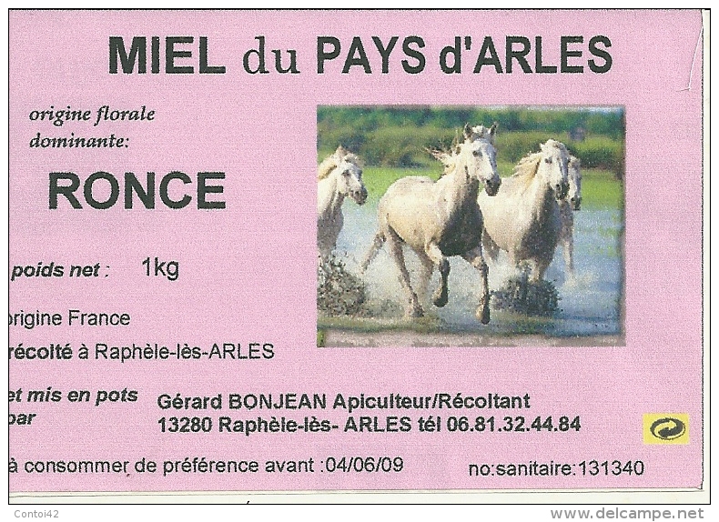 ETIQUETTE MIEL ABEILLES 13 ARLES CHEVAUX  CAMARGUE  PUBLICITE COLLECTION METIER MIEL APICULTEUR RUCHE PROVENCE CAMARGUE - Otros & Sin Clasificación