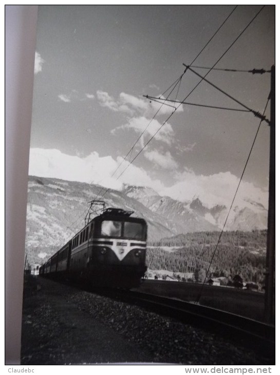 Locomotive électrique De Type CC 25000 Tractant Un Train Entre Sallanches Et Le Fayet En 1961 - Ferrocarril