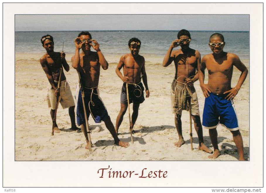 1 AK Osttimor East Timor Timor Leste * Spear Fishermen With Their Homemade Googles Made Out Of Carved Wood * - East Timor