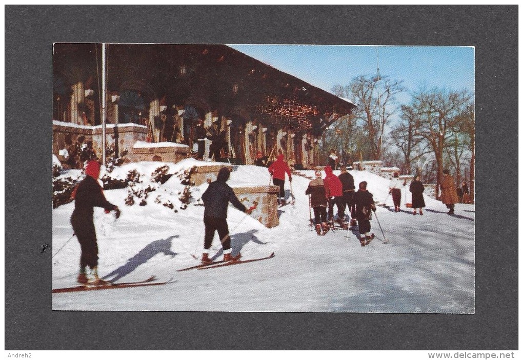 SPORT D' HIVER - SKI - MONTREAL MOUNT ROYAL CHALET AND SKIERS - PHOTO SERGE GRIGNON - Santé