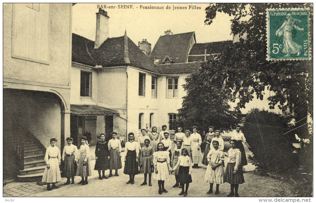 CPA ( 10)   BAR SUR SEINE  Pensionnat De Jeunes Filles - Bar-sur-Seine