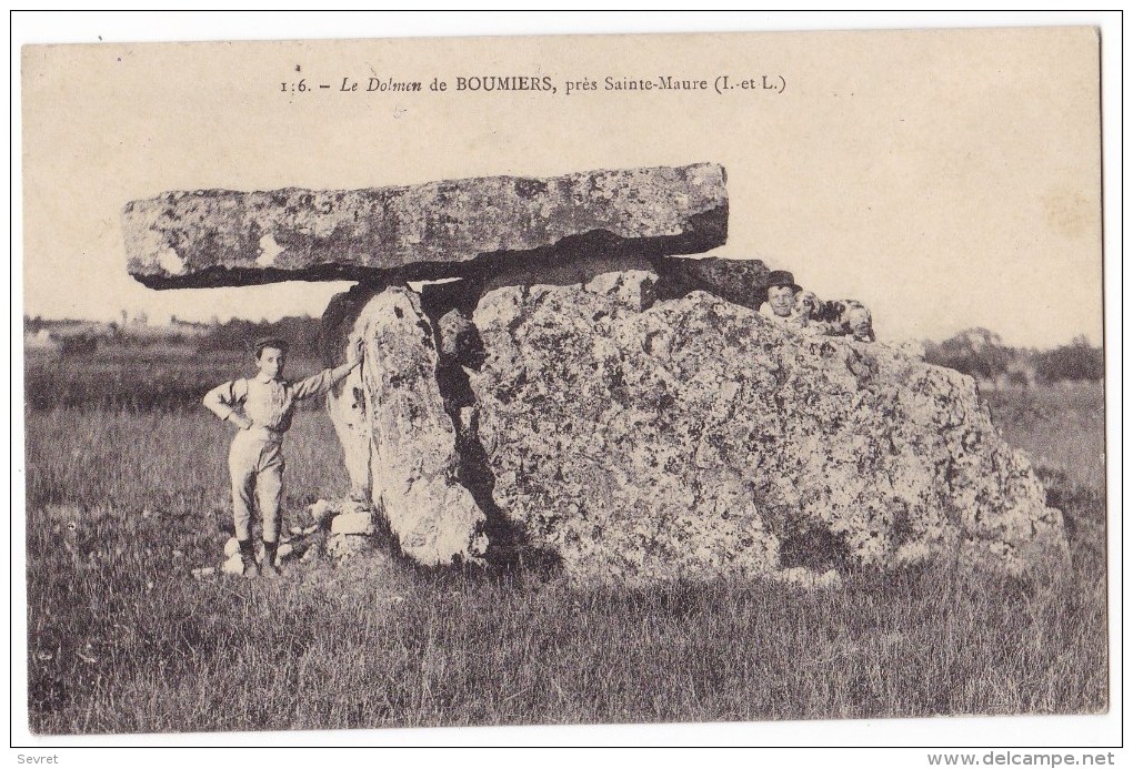 LE DOLMEN De BOUMIERS  - Près De Ste Maure. Pas Courante. - Autres & Non Classés