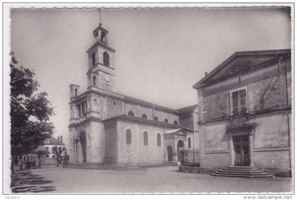 Brazey-en-Plaine - L'église Et La Place - Autres & Non Classés