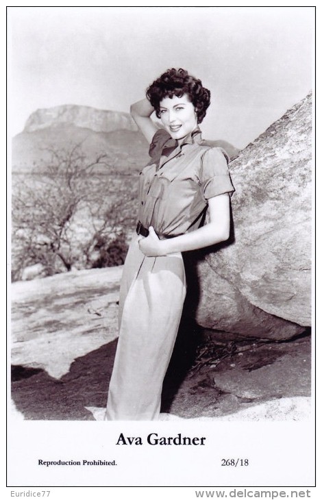 AVA GARDNER - Film Star Pin Up - Publisher Swiftsure Postcards 2000 - Entertainers