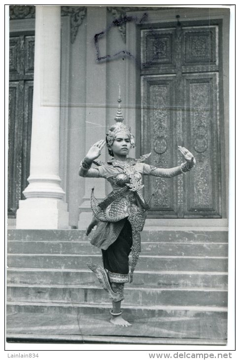 - 113 - Cambodge - Phnom Penh, Danseuse Royale, Petit Format, Glacée, édit : Librairie Centrale, TTBE, Scans - Cambodia