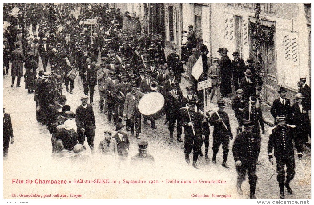 10 - BAR SUR SEINE Fête Du Champagne Le 4 Septembre 1921 - Défilé Dans La Grande Rue - Bar-sur-Seine