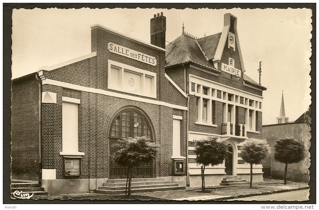 MOISLAINS Mairie Et Salle Des Fêtes (Combier) Somme (80) - Moislains