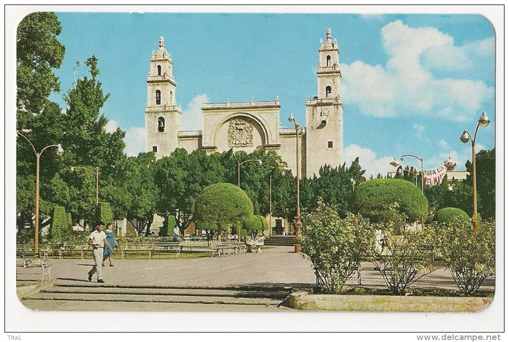 S3685 - The Cathedral Facing The Main PlazaMérida Yuc, Mexico - Equateur