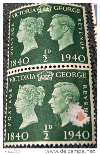 Great Britain 1940 Queen Victoria And King George VI 0.5d X2 - Mint Damaged - Unused Stamps