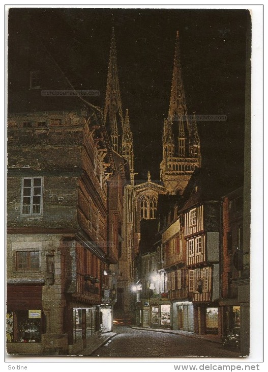 En Bretagne - Quimper La Nuit, Cathédrale Saint-Corentin - écrite Et Timbrée 2 Scans - Quimper