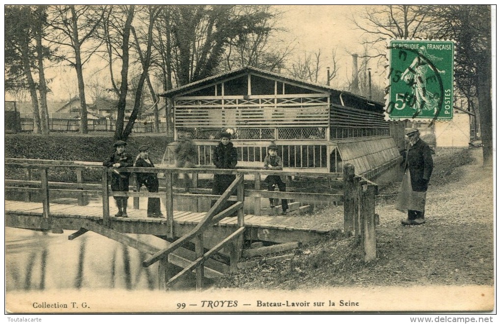 CPA 10  TROYES BATEAU LAVOIR SUR LA SEINE  1910 - Troyes