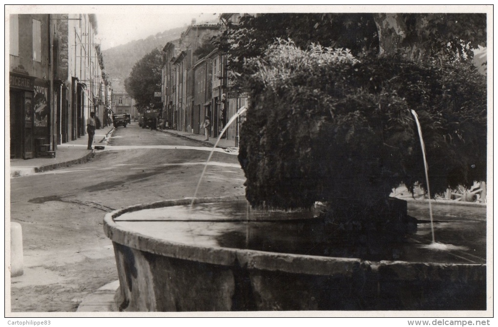 VAR 83 SAINT ZACHARIE PLACE DU 4 SEPTEMBRE  FONTAINE SAINT ROCH - Saint-Zacharie