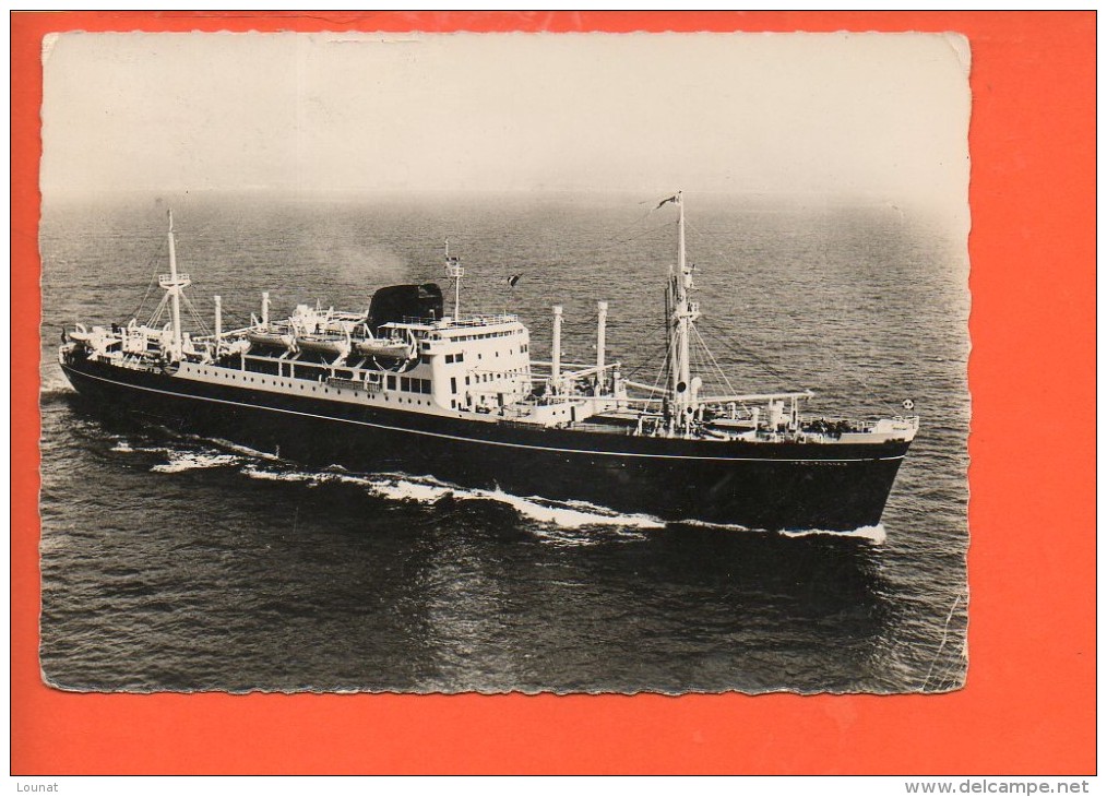 Bateaux - Paquebot  " La Bourdonnais" Compagnie Des Messageries Maritimes - Steamers