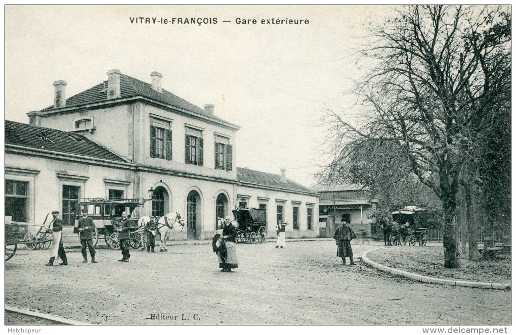 VITRY LE FRANCOIS -51- GARE EXTERIEURE - Vitry-le-François