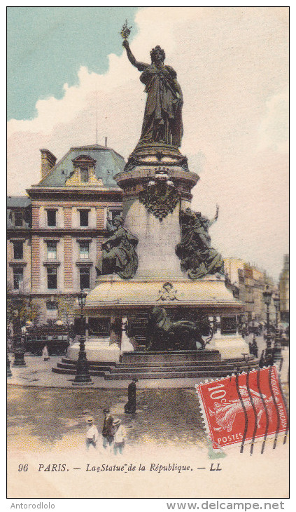 PARIS La Statue De La République - Statues