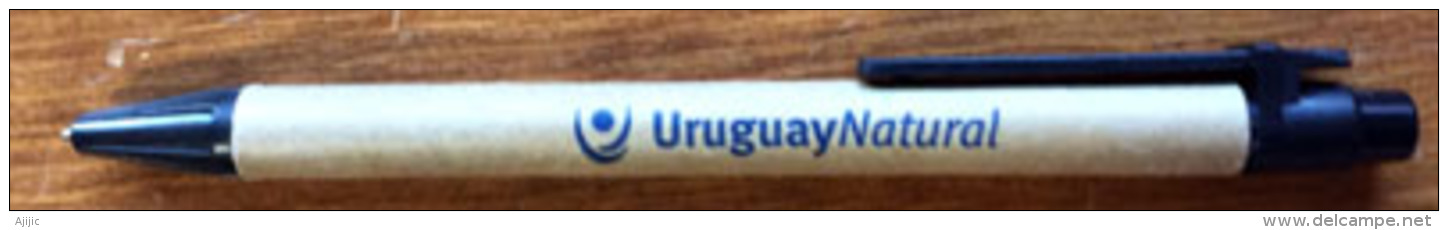 URUGUAY. EXPO UNIVERSELLE MILAN 2015. Stylo Officiel Du Pavillon Uruguayen, Offert Aux VIP (un Seul Disponible) - Pens