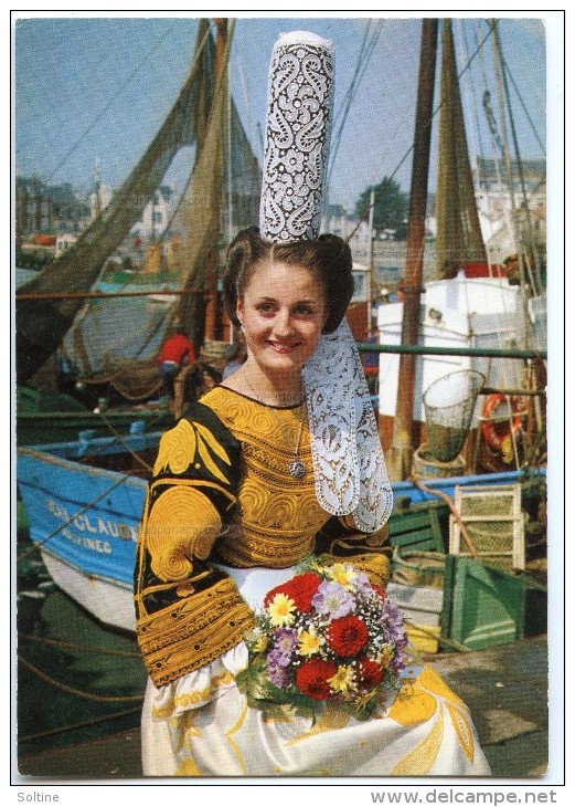 La Bretagne Pittoresque - Reine De Cornouaille Et Des Brodeuses En Riche Costume Bigouden - Non écrite - 2 Scans - Autres & Non Classés