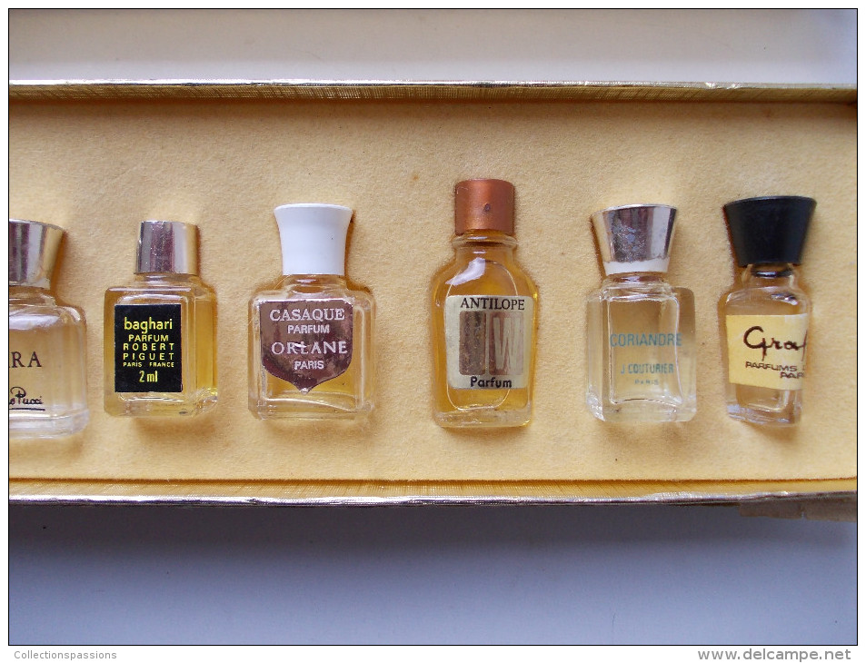 - Coffret De 10 Flacons De Parfum. Les Meilleurs Parfums De Paris - - Unclassified