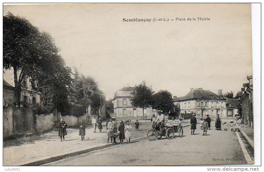 CPA - SEMBLANCAY (37) - Aspect De La Place De La Mairie En 1910 - Tricycle Aves Remorque - Semblançay