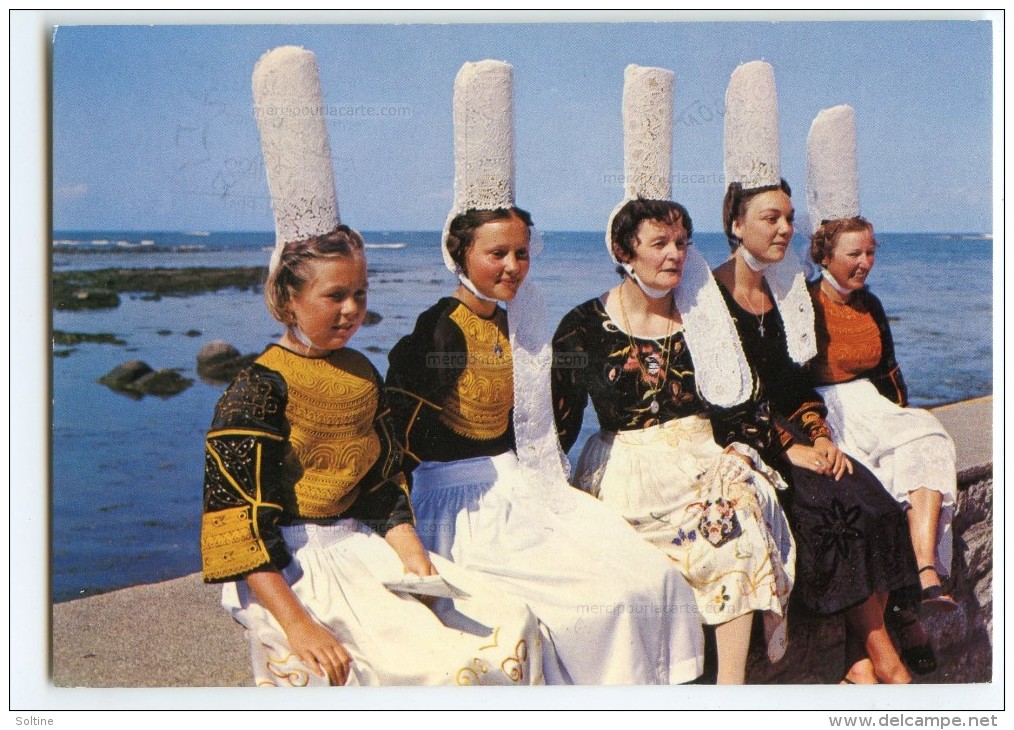 Bigoudènes Aux Rêves Bercés Par La Brise Marine - Bretagne Coiffes Costumes - écrite Et Timbrée (pour Jeux) - 2 Scans - Autres & Non Classés