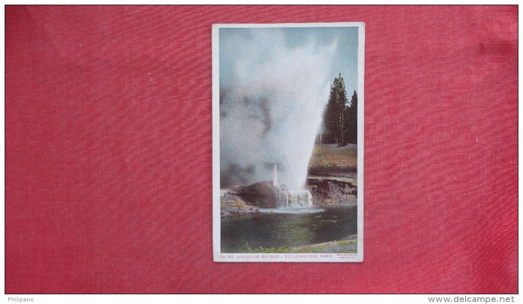 - Wyoming> Yellowstone  Park   Riverside Geyser - 2103 - Yellowstone