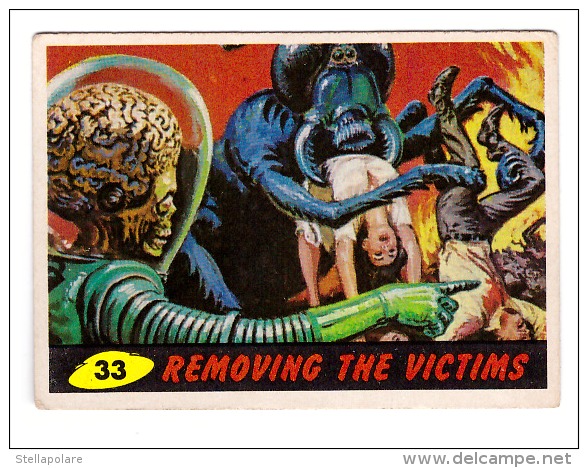 1962 TOPPS USA BUBBLES INC. ORIGINAL MARS ATTACKS CARD # 33 REMOVING THE VICTIMS - Sonstige & Ohne Zuordnung