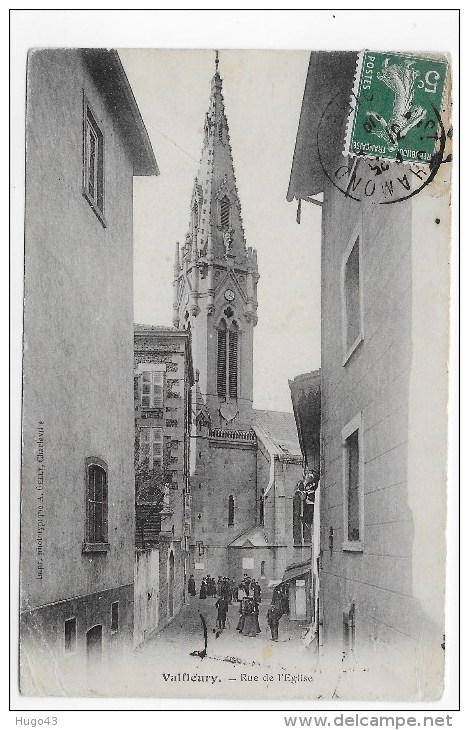 VALFLEURY - RUE DE L' EGLISE AVEC PERSONNAGES - LEGER PLI ANGLE EN BAS A GAUCHE - CPA VOYAGEE - Autres & Non Classés