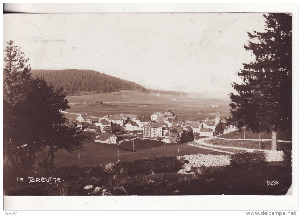 LA BREVINE  (Neuchâtel-Suisse)  Vue Sur Le Village - VOIR 2 SCANS - - La Brévine