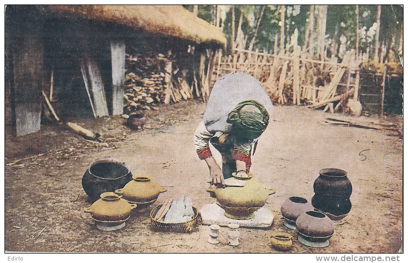 Chine Formose   Savage Women Making Eartnern Pots Unused - Formosa