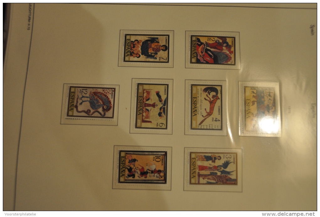 COLLECTION SPAIN ESPANA FROM 1966-1975 WITH LOTS OF COMPLETE SERIES MNH ** POSTFRIS