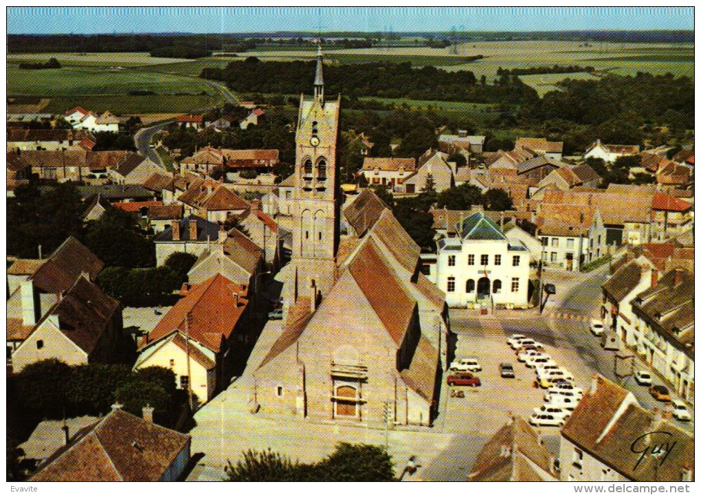 Carte Postale    (77)      LE CHATELET-en-BRIE   -    Vue Aérienne - Le Chatelet En Brie