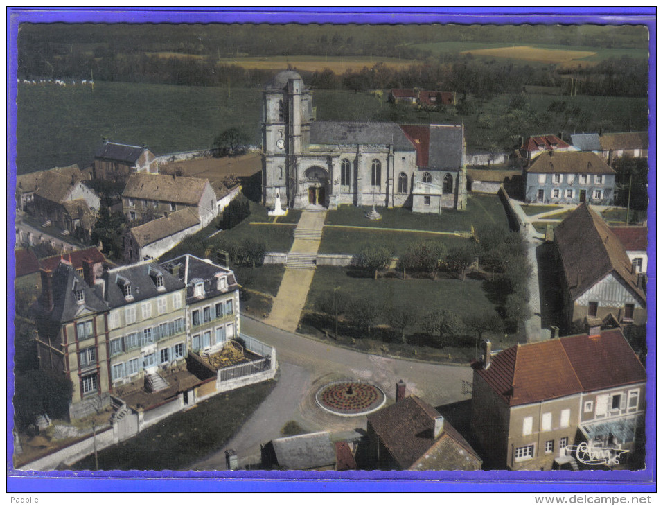 Carte Postale 60. Montjavoult  Vue D'avion  Trés Beau Plan - Montjavoult