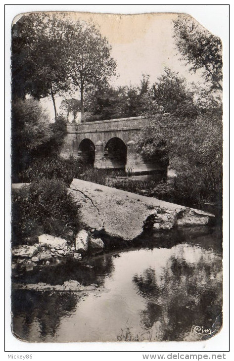 COULONGES-sur-L´AUTIZE --env 1955-60--- Pont De Guilbot,cpsm 14 X 9 éd Combier--carte Abîmée - Coulonges-sur-l'Autize