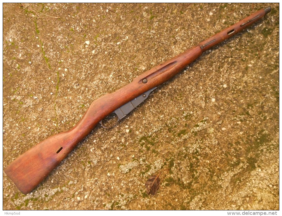 CROSSE AVEC PONTET ET MAGASIN POUR FUSIL MOSIN NAGANT - 1939-45