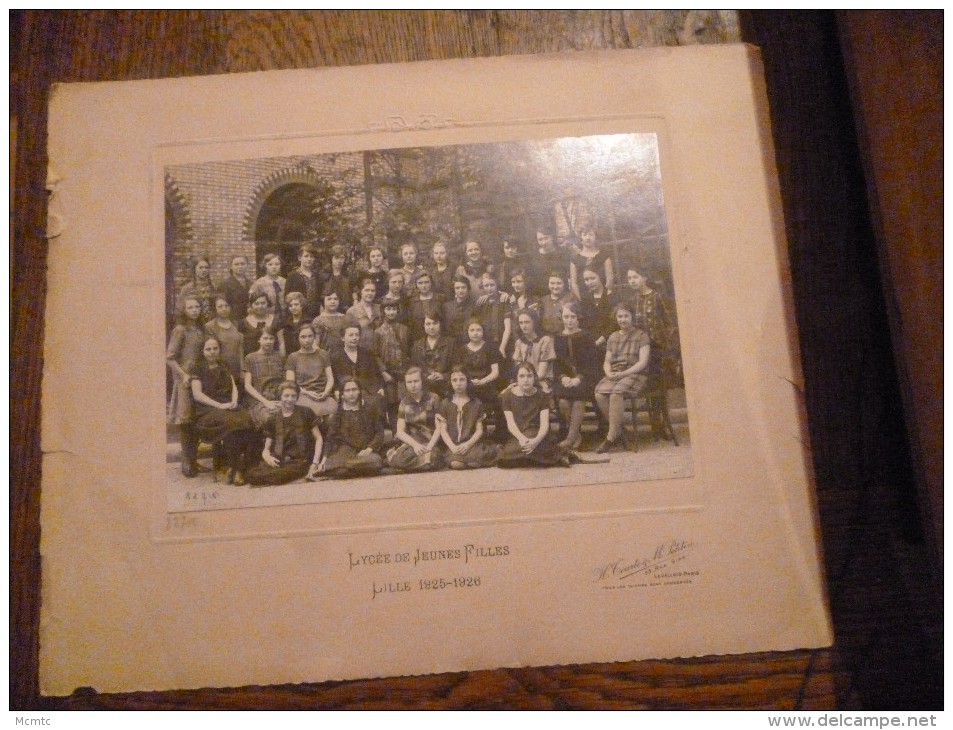 1 Photo D´école De Classe Collée Sur Carton - Lycée De Jeunes Fille - Lille 1925 - 1926 - 4 Scans - Andere & Zonder Classificatie