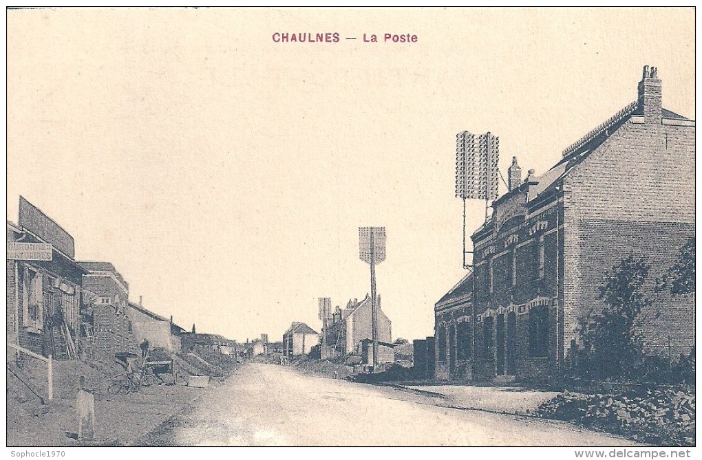 PICARDIE - 80 - SOMME - CHAULNES - La Poste - Rue En Travaux à Gauche - Chaulnes