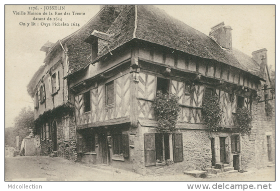 56 JOSSELIN / Vieille Maison De La Rue Des Trente / - Josselin