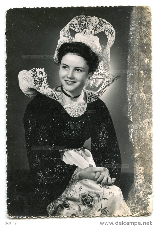 Reine De Cornouaille 1954 - Costume Et Coiffe De La Région De Quimperlé - écrite Et Timbrée - 2 Scans - Quimperlé