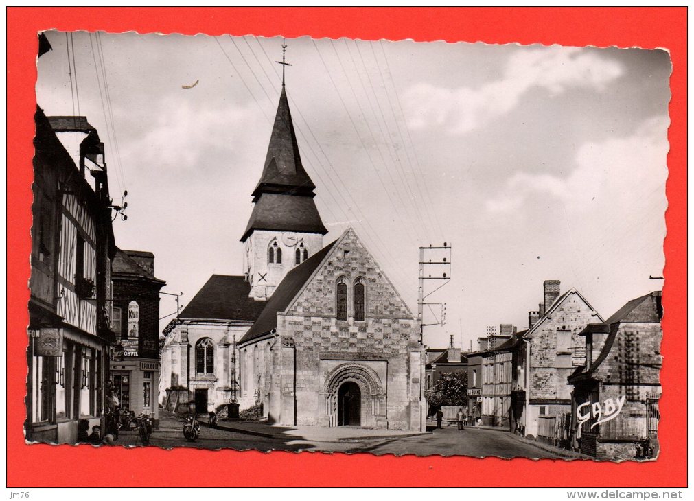 SERQUIGNY - L'Eglise Et La Rue Max Carpentier. - Serquigny