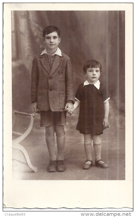 CARTE PHOTO - JEUNE GARCON ET SA PETITE SOEUR PH. M. FORTUNE VENISSIEUX - Personnes Anonymes