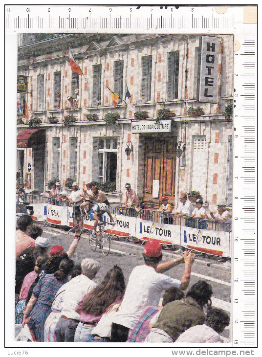 VALMONT   -   Le   TOUR   De  FRANCE   -   Le  Normand   Thierry  MARIE  Passe  Détaché - Valmont