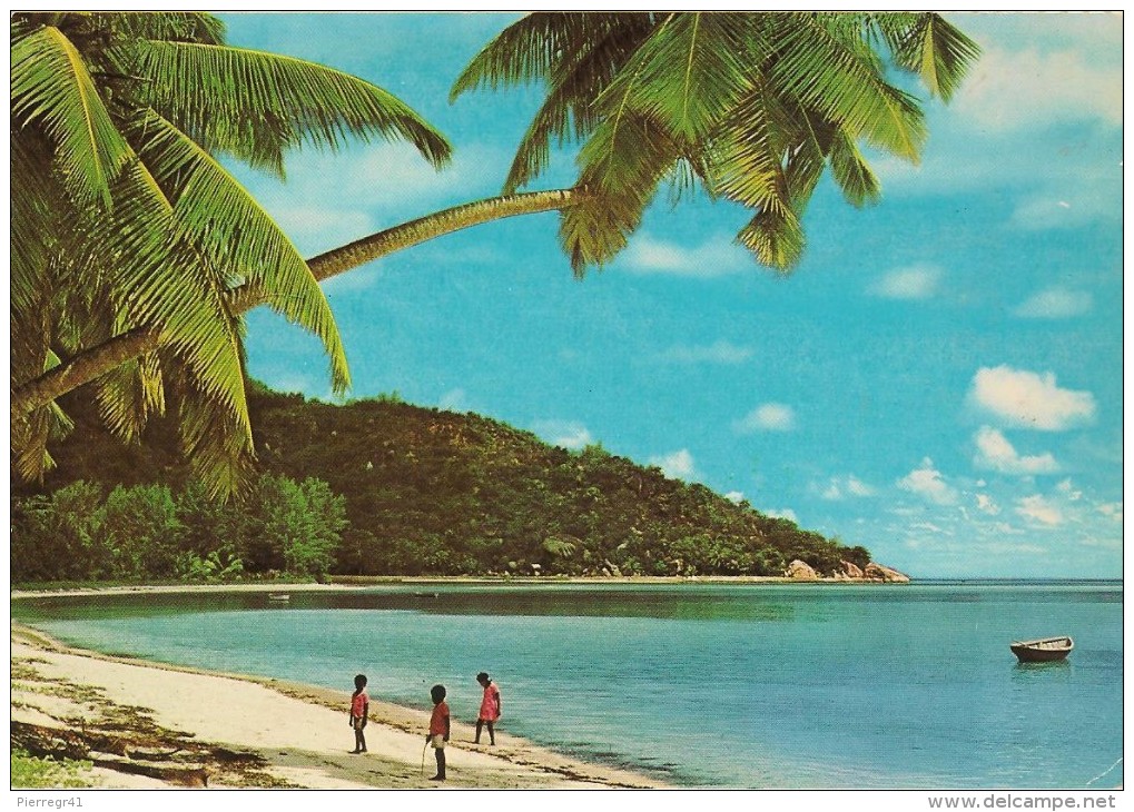 3-CPA-1960-SEYCHELLES-MAYE PLAGE -PRASLIN GRANDE ANSE-et VOILIER-TBE - Seychellen