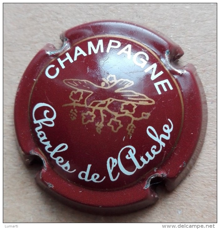 Capsule De Champagne - Charles De L'Auche - N°1 - Marron , Blanc Et Or - Moet Et Chandon