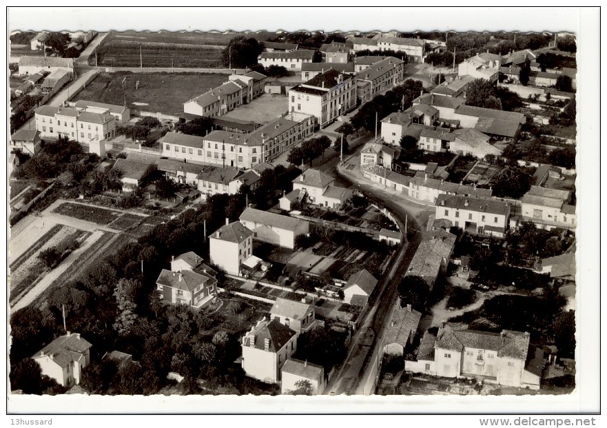 Carte Postale Vaulx En Velin - Le Centre: La Mairie Et Les Groupes Scolaires - Vaux, Photo Aérienne - Vaux-en-Velin