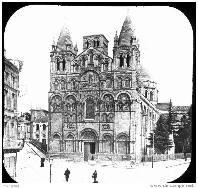 V0335 - CHARENTE - ANGOULEME - La Cathédrale - Plaques De Verre