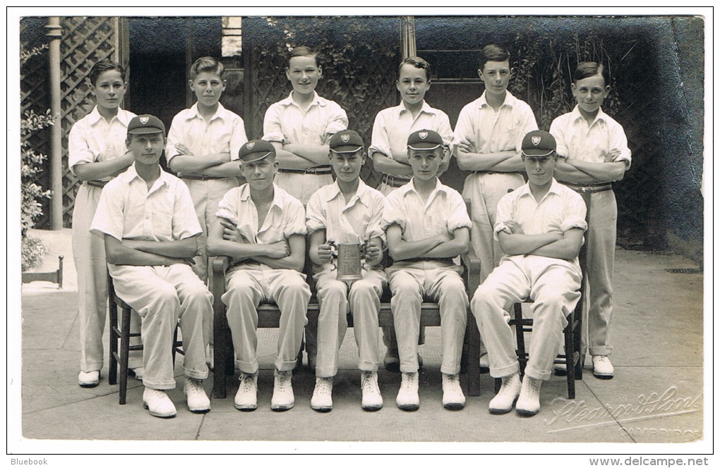 RB 1074 - Real Photo Postcard - Cambridge Winning Cricket Team - Phoenix Emblem - University Team? - Cricket