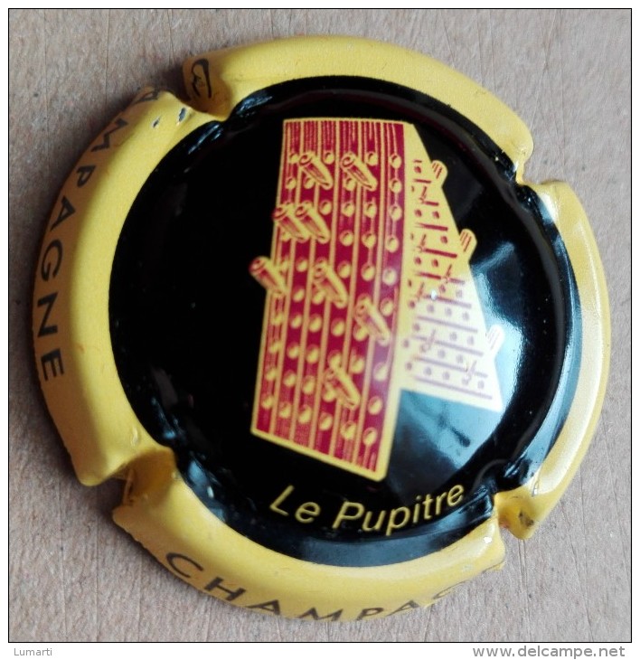 Capsule De Champagne - Champagne Le Pupitre - N°727f  -  Noir Contour Jaune - Möt Et Chandon